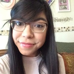 Meet your Posher, Rebeca